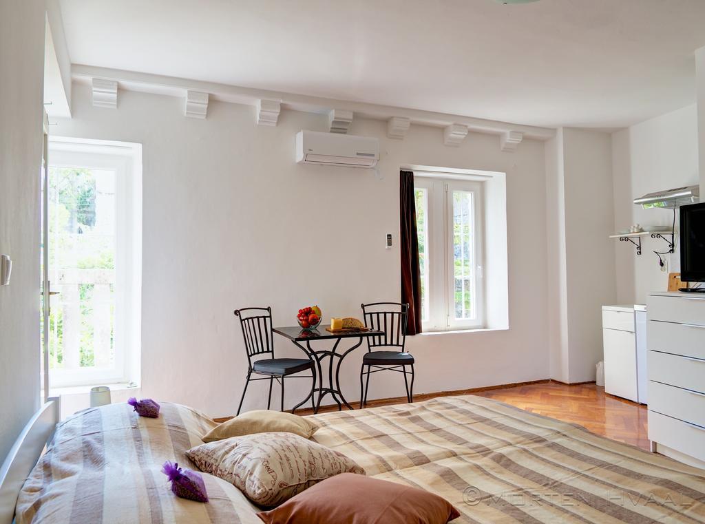 Apartment White House *