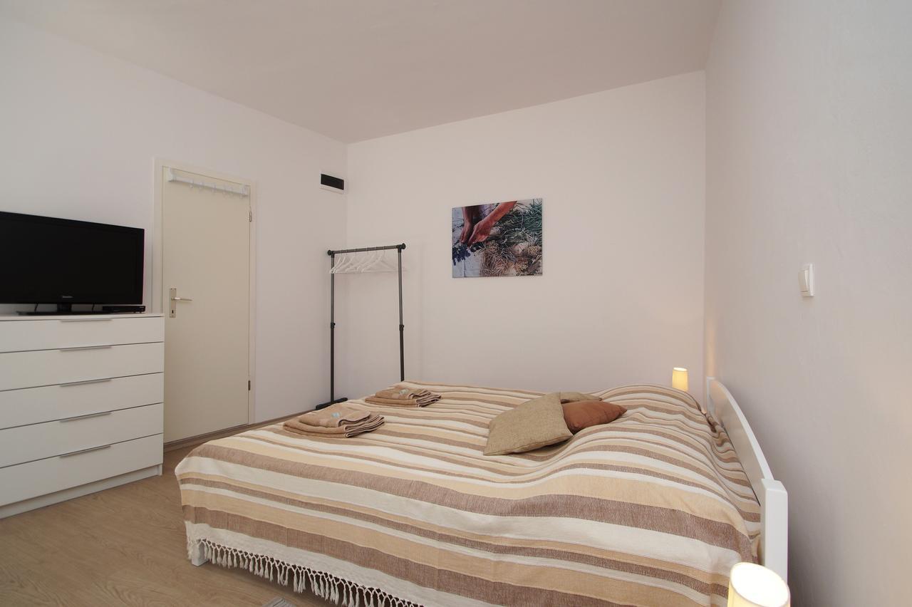 White House Apartment *
