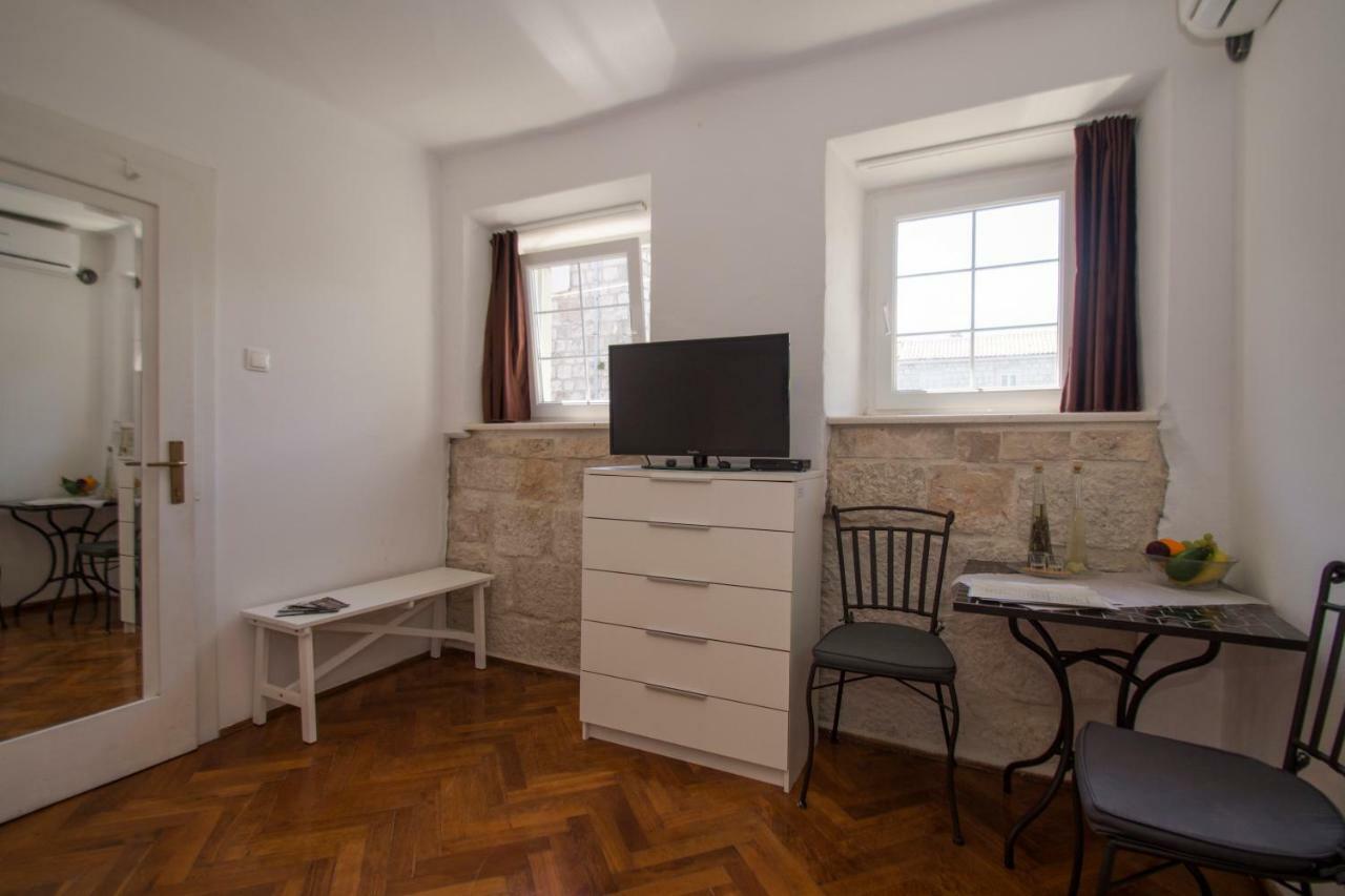 White House Apartment *